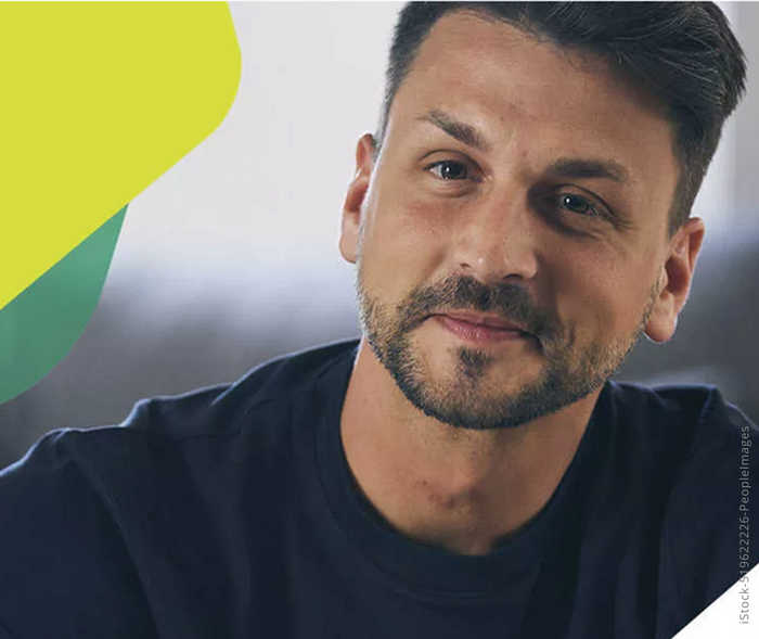MS und ich: Patienten berichten Das Artikelbild zeigt einen Mann, der in die Kamera lächelt
