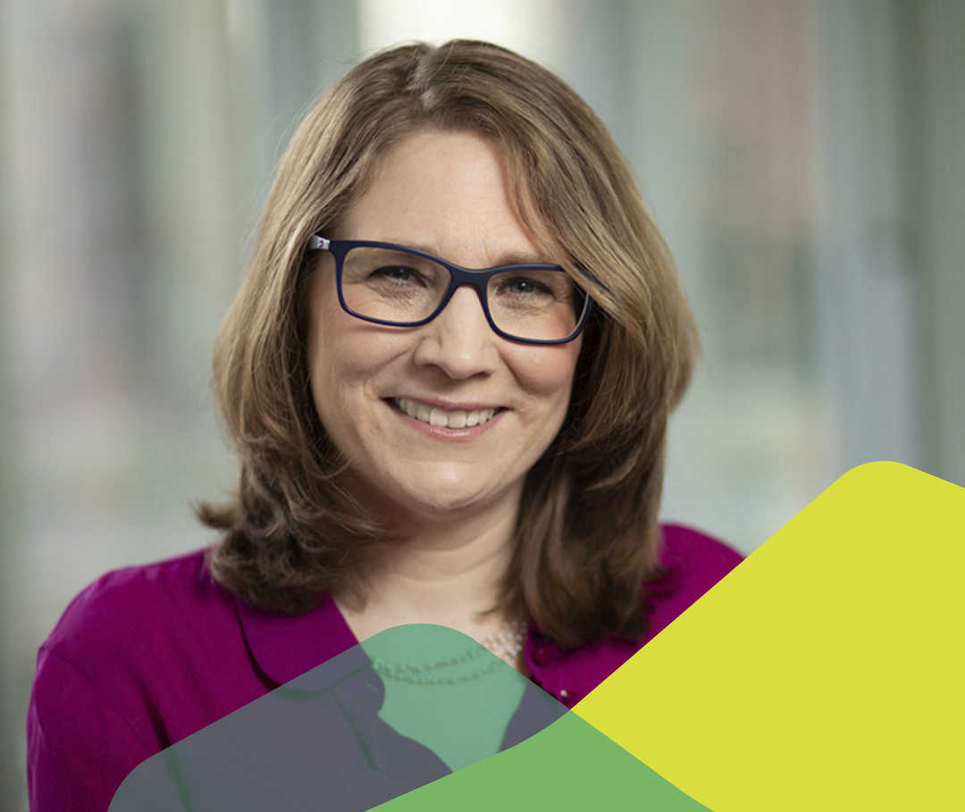 MS & ich: #MSundIchFragtNach Dr. med. Birte Elias-Hamp lächelt in die Kamera