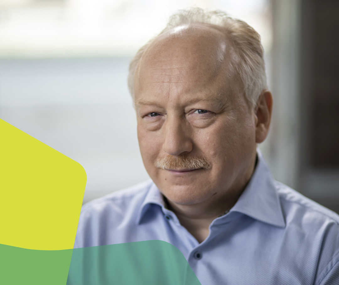 MS & ich: #MSundIchFragtNach Dr. med. Holger Görike lächelt in die Kamera